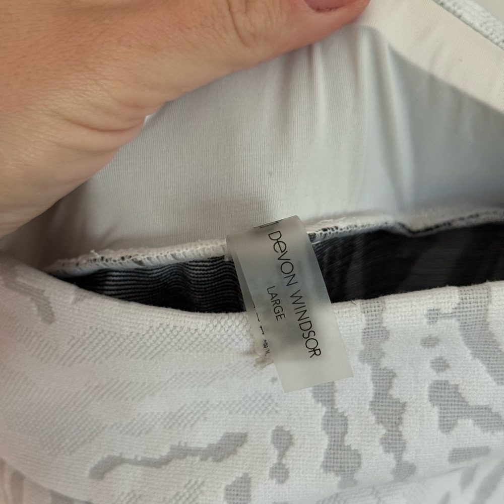 Devon Windsor White And Gray Patterned Leggings - image 4